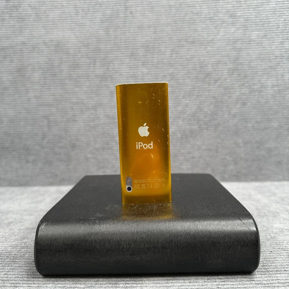 Apple iPod Nano 5th Generation 8GB Yellow‎ A1320 Video Camera MP3 Player